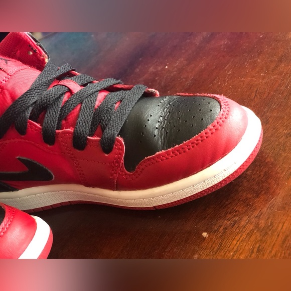 NIKE JORDAN 1 MID KIDS SHOES - Picture 7 of 15